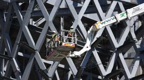 盛夏马德里，伯纳乌翻新工程全力冲刺迎接新纪元