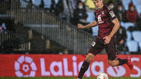 皇家社会的荣耀之夜：巴莱多斯球场见证的征服与六张凝固时光的瞬间