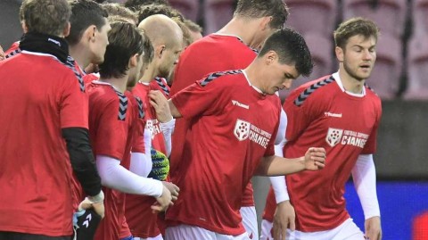 绿茵场上的正义之声：丹麦球员用T恤为卡塔尔劳工权益发声