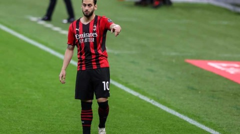 红黑军团的薪水底线：恰尔汗奥卢与米兰的分手倒计时