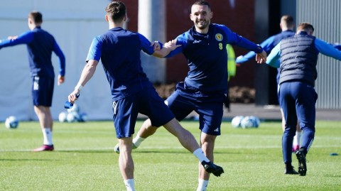 苏格兰之夜的辉煌：力克西班牙的足球传奇