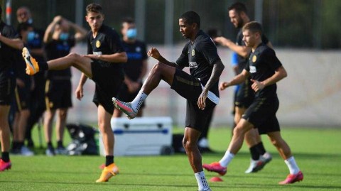 决战科隆之巅：孔蒂锻造蓝黑新纪元，国米众将静候塞维利亚终极考验