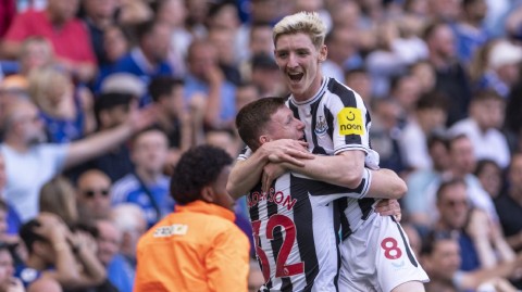 蓝桥赛季终章平局收场 喜鹊飞驰斯坦福桥