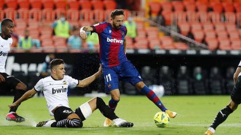 蝙蝠军团上演绝地反击，梅斯塔利亚的激情之夜