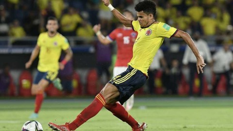 巴兰基亚雨夜狂飙，哥伦比亚三比一力擒智利破九年心魔