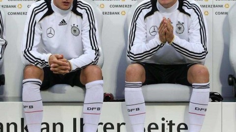 勒沃库森双星谢幕：本德兄弟共同退役，留下足坛最美童话