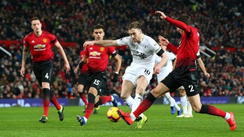 曼联2-2伯恩利：红魔补时绝平，博格巴点射难救主