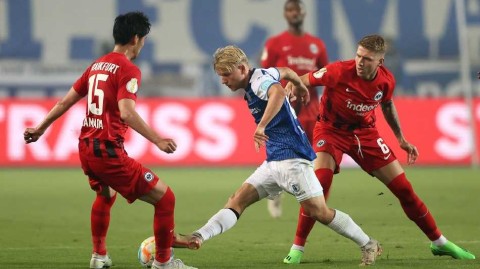 德国杯雄鹰展翅横扫千军 法兰克福客场大胜强势启航