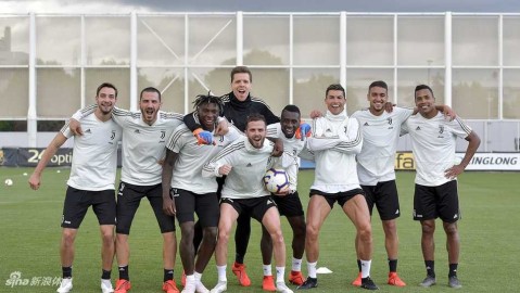 备战意大利德比，C罗化身“罗三岁” 黑白战靴闪耀训练场