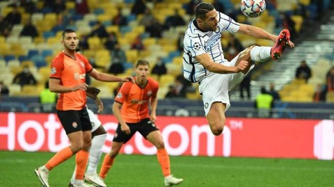 欧冠焦点战：蓝黑军团客场受阻，矿工钢铁防线逼平国米