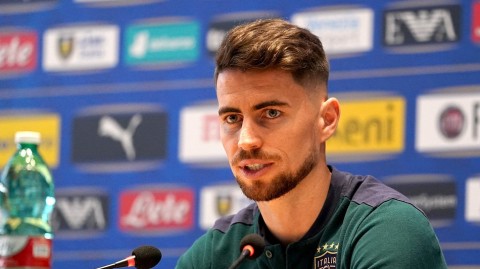 蓝衣军团的智慧核心：若日尼奥在欧洲杯决战前夜