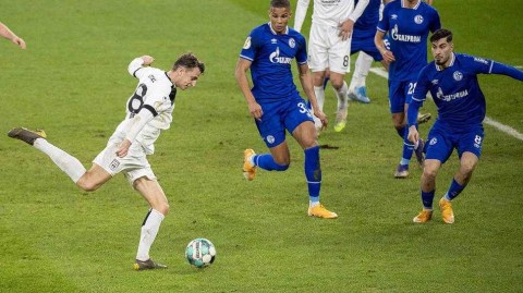 德国杯冬日战报：沙尔克04客场三球轻取乌尔姆，塞尔达世界波拉曼双响终结2020