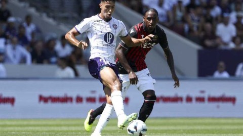 法甲新赛季烽烟起 图卢兹尼斯激战成和