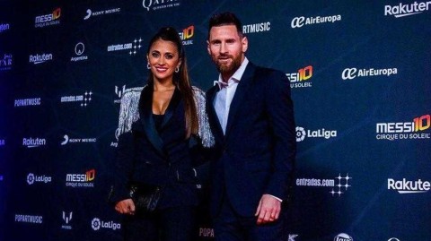 红毯上的足球童话：梅西与娇妻安东内拉共赴太阳马戏团盛宴