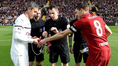 安菲尔德心跳重现：杰拉德绝杀，利物浦传奇队3-2战胜AC米兰传奇队