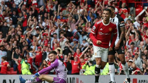 天神下凡！C罗回归曼联首秀梅开二度，梦剧场见证王者归来