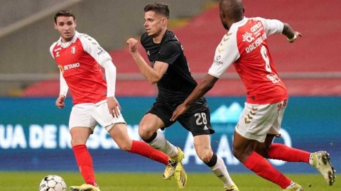 布拉加城雨夜，红色雄鹰高飞：本菲卡客场完胜宿敌