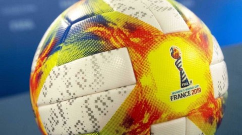 永恒的三色梦想：因凡蒂诺在罗马展示女足世界杯用球，开启法兰西之夏