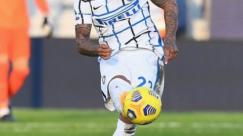 蓝黑对攻战平分秋色，劳塔罗头槌难救主，米兰丘克替补演奇兵