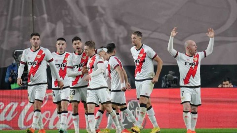 巴列卡诺闪电击沉银河战舰魔笛奏响难挽败局