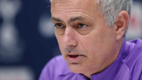 穆里尼奥温暖发声：我们的心与中国人民同在，团结是抗击疫情的最强力量