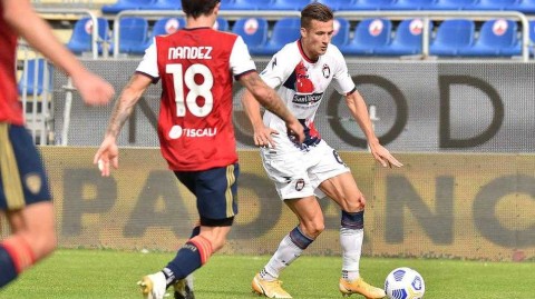 意甲焦点战：卡利亚里四球逆转，主场击退克罗托内