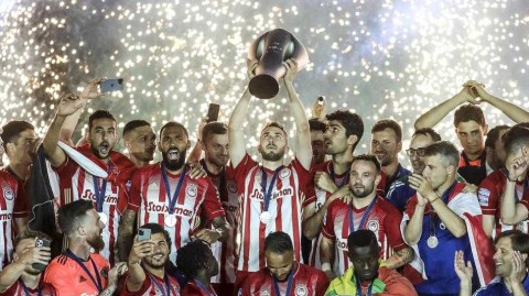 卡雷斯卡基斯之夜：奥林匹亚科斯力擒宿敌 加冕希腊足球之王