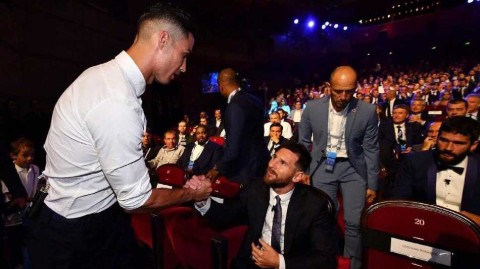 绝代双骄：梅西与C罗的竞争与尊重