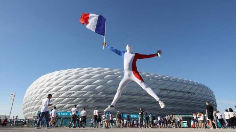 欧洲杯看台众生相：迟到的狂欢，球迷才是真“主角”