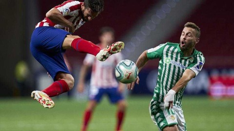 少一人作战，科斯塔头槌定乾坤：马德里竞技绝杀贝蒂斯，欧冠资格到手