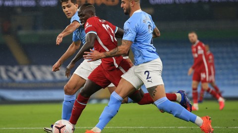 英超巅峰战记：曼城与利物浦的伊蒂哈德雨夜和鸣，一场荡气回肠的平局史诗