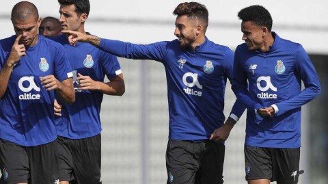 巨龙展翼，蓝白军团誓师出征欧联杯