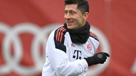 大雪纷飞前的寂静：莱万领军拜仁慕尼黑欧冠赛前最后一练