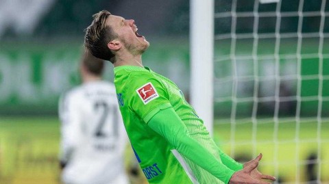 德甲联赛狼堡主场完胜弗赖堡，强势挺进积分榜三甲