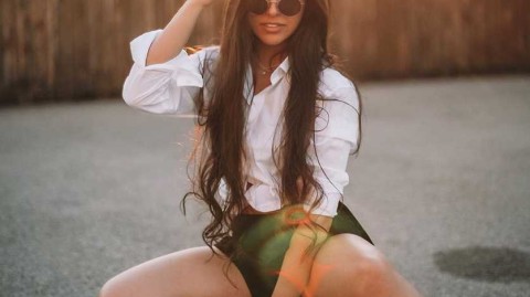 皇马外租骁将的青春恋曲：网红玛塔的璀璨笑颜