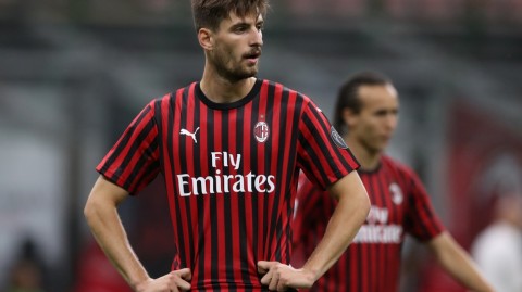 荣耀续写红黑情缘：AC米兰与阿联酋航空携手飞抵二零二三