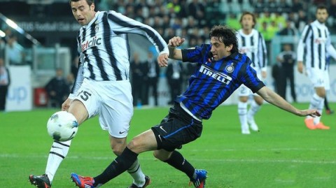 随着202526赛季意甲联赛进入收官阶段，国米对阵罗马的比赛表面上是意甲霸主与老牌劲旅之间的对话，但最终5-2的比分却让这场对决变成了一场彰显冠军实力的单方面碾压。