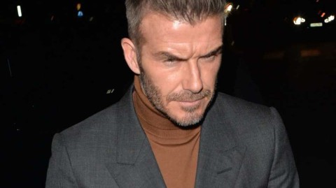 大卫·贝克汉姆伦敦出席品牌活动，西装搭配高领衫演绎英伦绅士新风尚