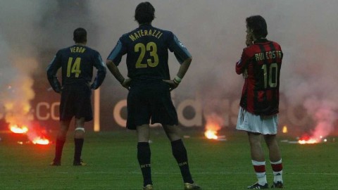 烟花下的永恒：十五年前的欧冠米兰德比，那一夜的混乱与温情