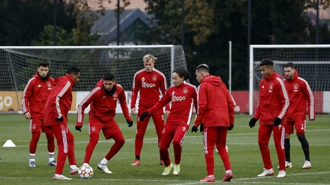 荷兰隆冬的绿茵战鼓：阿贾克斯欧冠赛前最后演练