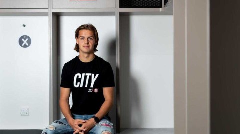 布里斯托尔城未来可期：多名潜力新星完成续约