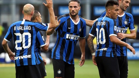 蓝黑风暴狂扫布雷西亚，梅阿查六球大捷震撼亚平宁