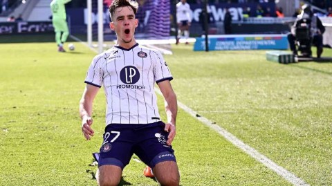 法甲联赛的紫色奇迹：图卢兹主场力克雷恩