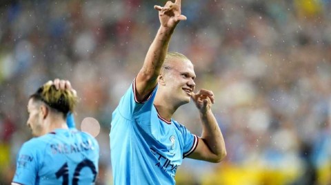 盛夏绿茵传奇首秀暴雨难阻新王诞生