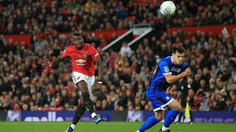 梦剧场惊魂夜：曼联点球大战险胜罗奇代尔，青春风暴闪耀联赛杯