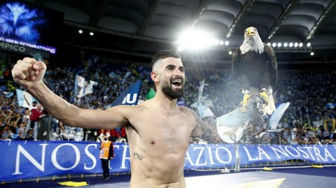 永恒之城的红蓝对决：拉齐奥德比战3-2力克罗马，蓝鹰展翅高飞