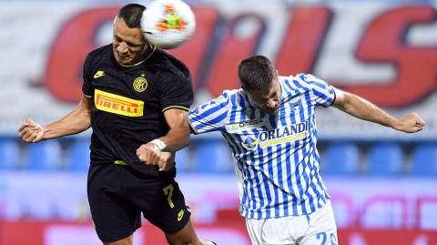 蓝黑军团费拉拉雨夜狂舞，四球大胜送斯帕尔坠入意乙深渊