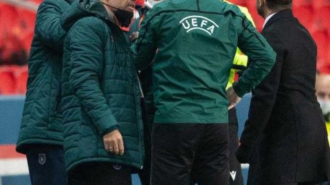 巴黎之夜的反击：当种族歧视的哨声响起，他们用离场捍卫尊严