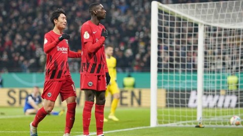 德意志银行公园之夜：穆阿尼光芒四射助法兰克福逆转晋级德国杯八强