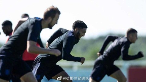 曼联铁闸初入三狮即伤退 圣乔治公园留下落寞背影